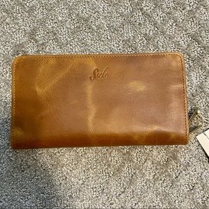 NWT Sseko Zippered Wallet in Oiled Caramel